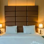 Luxurious 1Br At Dago Suites Apartment By Travelio